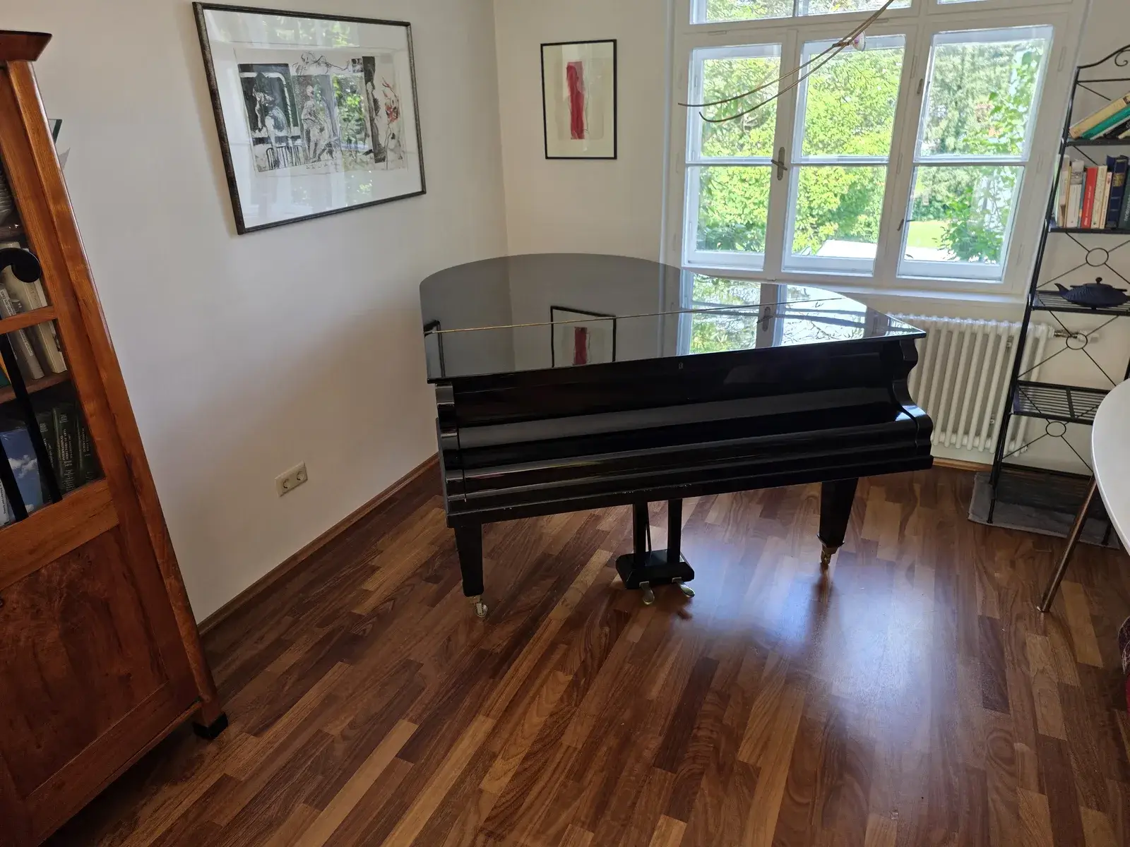 Grand piano before transport
