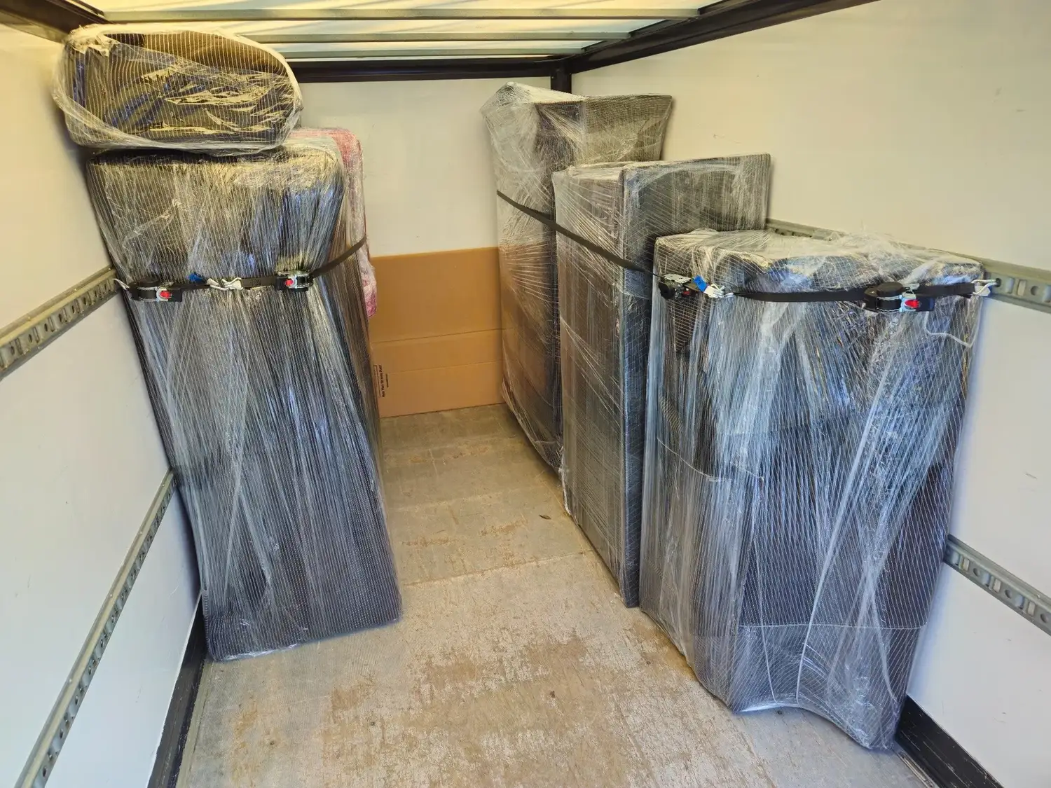 Furniture protected against damage during a move in Vienna